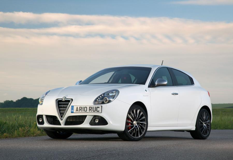 Alfa Romeo Giulietta Cloverleaf (940) 2010 года  (UK) (фото 1 из 40)